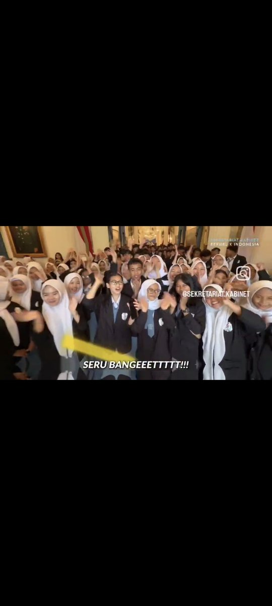EdyAgus_eap28's tweet photo. TERIMAKASIH Bapak Presiden Prabowo Subianto  telah memberi kesempatan siswa-siswi sekolah sbg Generasi Penerus Bangsa mengunjungi Istana Merdeka

@YandriSusanto
@SekretariatNegaraRI
#BPSDMKementerianDesaPDT
#TerimakasihBapakPresiden 
#IstanaMerdeka #MemupukNasionalismeAnakBangsa https://t.co/aNYVCHpQsC