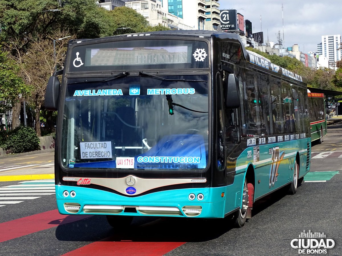 CiudadDeBondis's tweet photo. #Linea17 funcionando con casi 20 coches a esta hora, por ende, mañana labura (o sea, la 10 tambien) https://t.co/ozJRuvrMdU