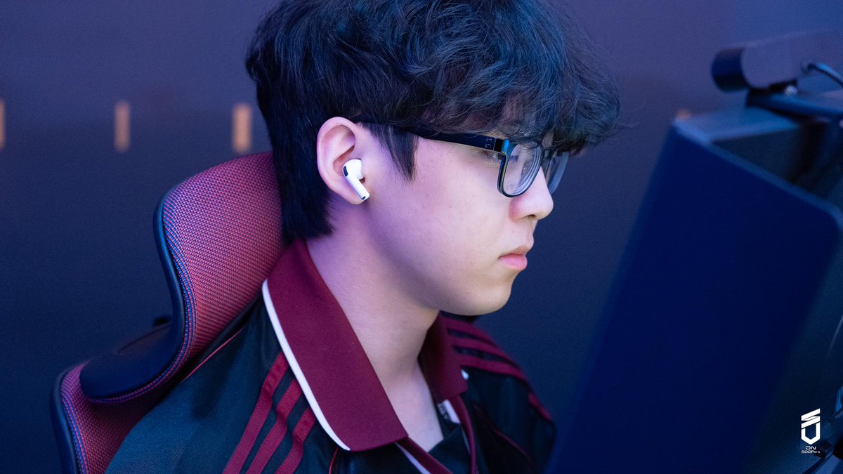 SOOPers_PUBG's tweet image. [𝗦𝗢𝗢𝗣𝗲𝗿𝘀 𝗕𝗲𝗵𝗶𝗻𝗱 📸 - 𝟮𝟬𝟮𝟲 𝗣𝗚𝗦 𝟯]

DN SOOPers PUBG 팀 선수단의 PGS 3 현장!
응원해주신 팬분들 정말 감사합니다💙
PWS에서 만나요!

#STAYSHARP #DNS #DNSWIN #PUBG