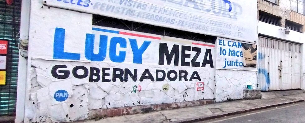 CuernaLimpia's tweet photo. @DavidMonroyMx Nada le importa la imagen de #Cuernavaca Siguen bardas pintadas por todas la ciudad con su horrible campaña electorera de hace dos años. Que tenga tantita madre para borrarlas y dar una mejor imagen urbana. #eslucy 😡🤬 https://t.co/mhenOInXQn