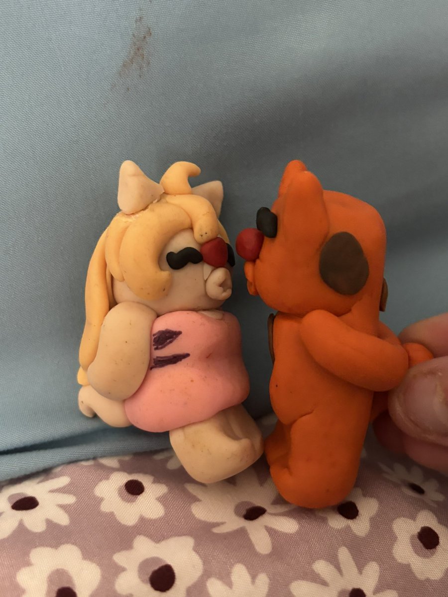 catsblondebabe's tweet image. Kisses!!!

(I’ll have to paint the teal ends of her hair on tomorrow)
#yumetwt #catdog #mrscaticus
