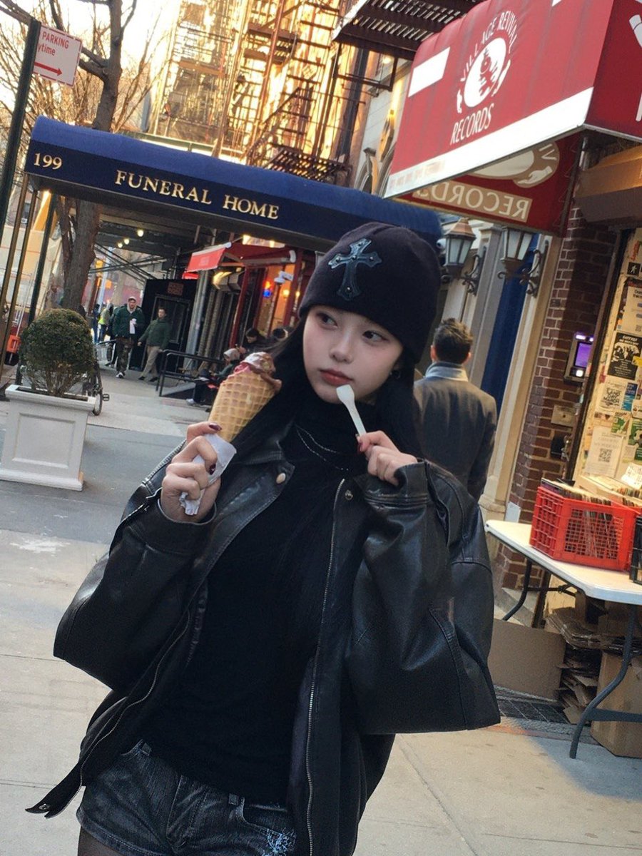 Sweetelle, tweet media