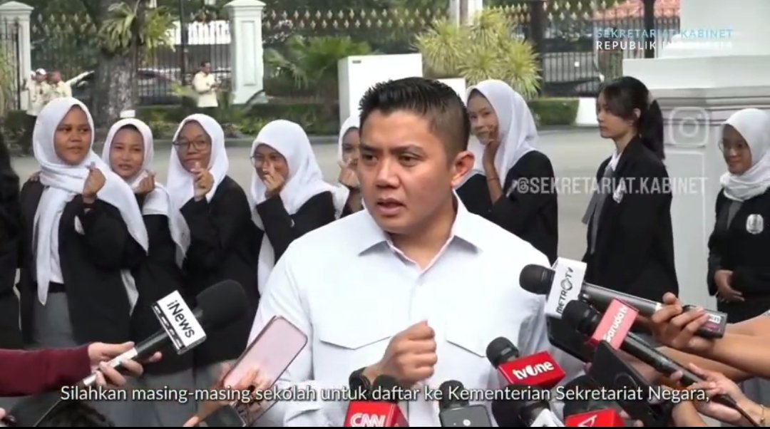 TERIMAKASIH Bapak Presiden Prabowo Subianto  yg telah memberi kesempatan siswa-siswi sekolah sebagai Generasi Penerus Bangsa untuk boleh mengunjungi Istana Merdeka.. upaya memupuk Nasionalisme anak bangsa.

<a href="/YandriSusanto/">Yandri Susanto</a> 
@SekretariatNegaraRI 

#BPSDMKementerianDesaPDT
