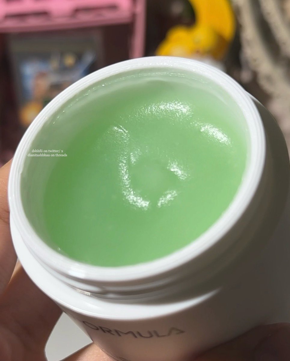 dshhfii's tweet photo. made by #SnowGel technology bikin tekstur gelnya lembut kek salju & ada sensasi #CooltoCalm di kulit βοΈ
afternya bikin kulit jadi adem, calm & lembab bgt https://t.co/sekThFytbB
oiya, moisturizer #Elformula ini jg uda airless pump jd menjaga kehigienitasan pas lg skincarean π€ https://t.co/ruce9Q7o0W