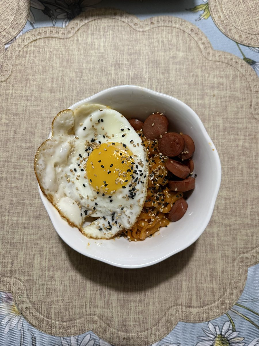 dalia⁷ ૮₍ .•̄ · •̄ ₎ა tweet media