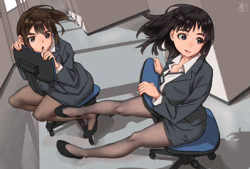 「次は303会議室よ!」「ういーっす」 #椅子の日

この後めちゃくちゃ怒られた 