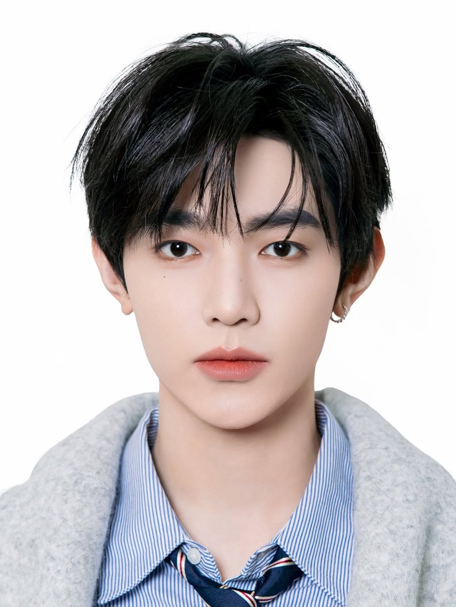 ZHANGHAOGLOBAL's tweet photo. [📸] 260409 — AND2BLE Instagram Update (1/4)

★𝐀𝐍𝐃𝟐𝐁𝐋𝐄★

🔗 https://t.co/RPk3qdE7LK
🔗 https://t.co/bxIQPo6KHX
🔗 https://t.co/jYKWtL8bQZ

#ZHANGHAO #장하오 #章昊 #ジャンハオ 
#AND2BLE #앤더블 https://t.co/esQdoVdN7R