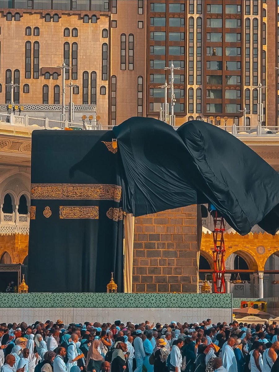 کعبہ کا لاکھوں میں ایک بار دیکھنے والا نظارہ

بہت نایاب نقطہ نظر، شاید آپ نے ایسا پہلے کبھی نہیں دیکھا ہو گا... سبحان اللہ