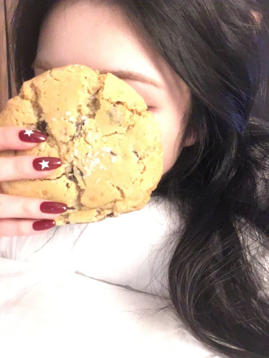 Sweetelle, tweet media