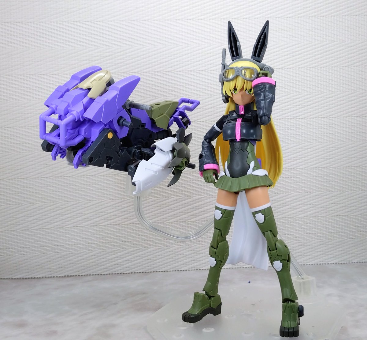 レプレロ製作中...
シグマシスターズの上半身を採用。腕が長くなったので萌え袖みたくして腕を短くしたけどどうじゃろか。

#30MS