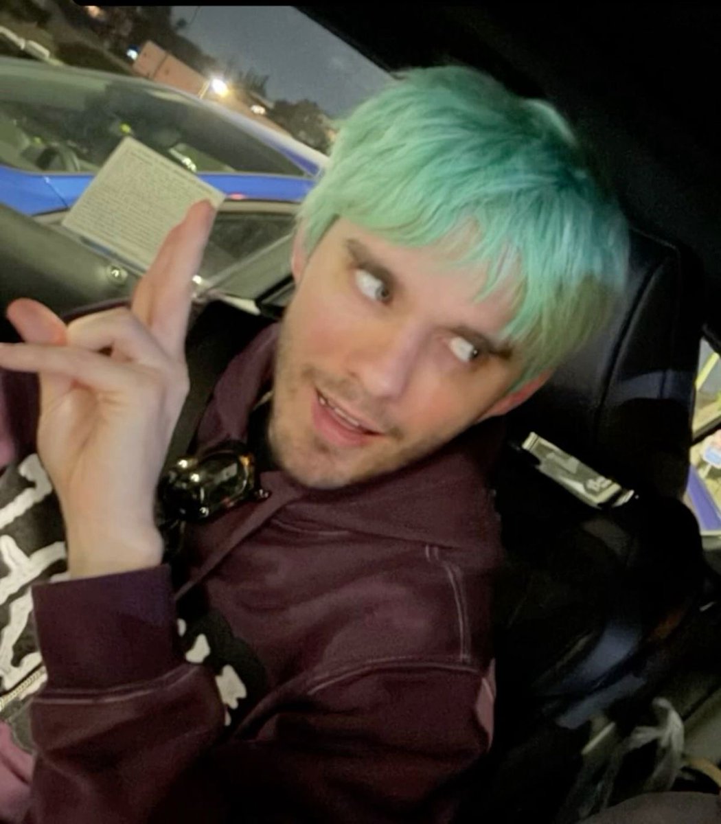 DAILY AWSTEN KNIGHT tweet media
