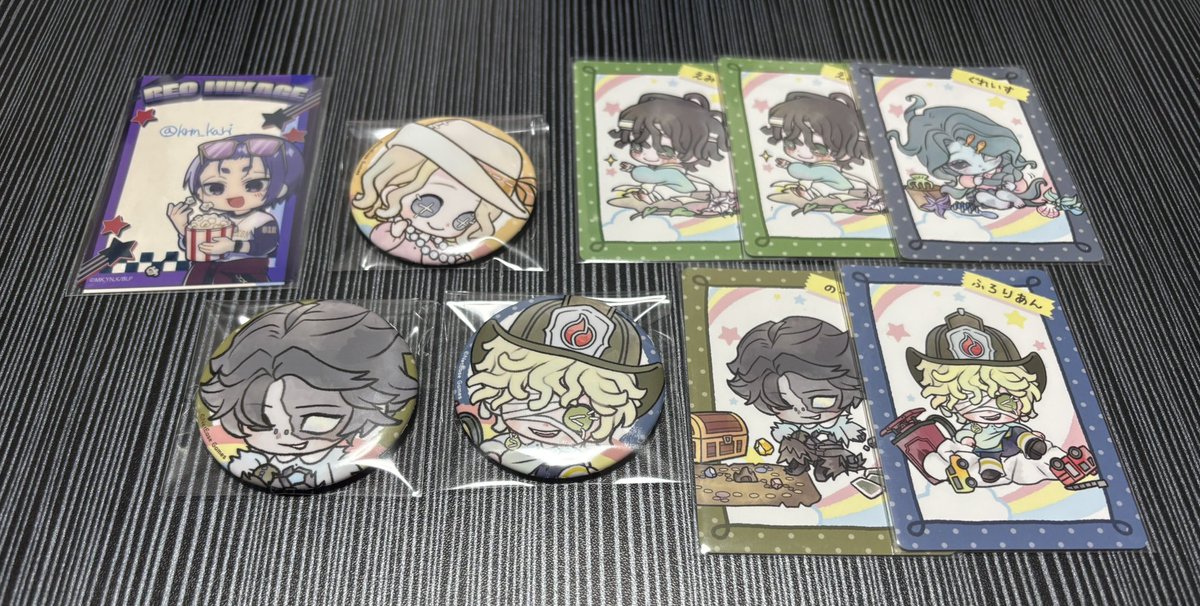 krm_kari's tweet photo. 【交換】IdentityV 第五人格 潮玩星球 IPSTAR 七周年 カフェ 幼稚園 中国トレーディング 缶バッジ カード 

譲)画像1,2

求)幼稚園：傭兵缶バッチ1点
IPSTAR 七周年 カフェ：SD蝋人形師缶バッチ カード1点ずつ

郵送交換
幼稚園⇔カフェの異種交換◎
お気軽にお声掛けください🙏 https://t.co/hkwu1FdUd0