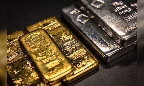 CNBCTV18News's tweet image. #Gold slips 0.8%, #silver drops 2.5% to $73.46 an ounce as global volatility persists 

#Commodities #Markets @anshul91_m 

buff.ly/R9cNpjs