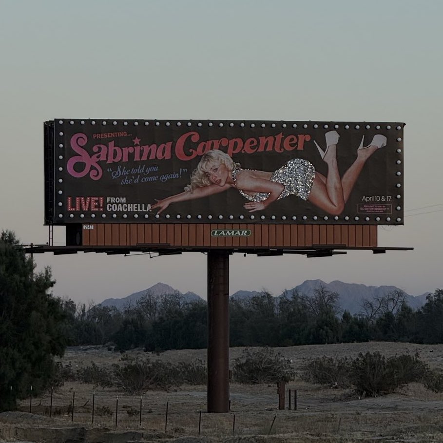 sharptoolest's tweet photo. the billboard lives 2 different lives between day and night this is so cool https://t.co/Bzdjo52fZ1