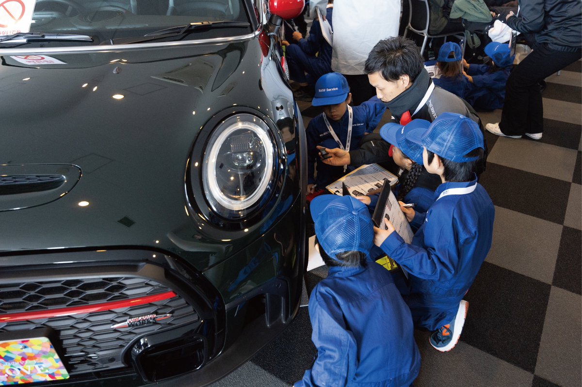responsejp's tweet image. キッズメカニック体験プログラム、BMW &amp;amp; MINI Racing 2026が新導入…タイヤ点検や車両点検を学ぶ
response.jp/article/2026/0…

#MINI #BMW #イベント開催予定