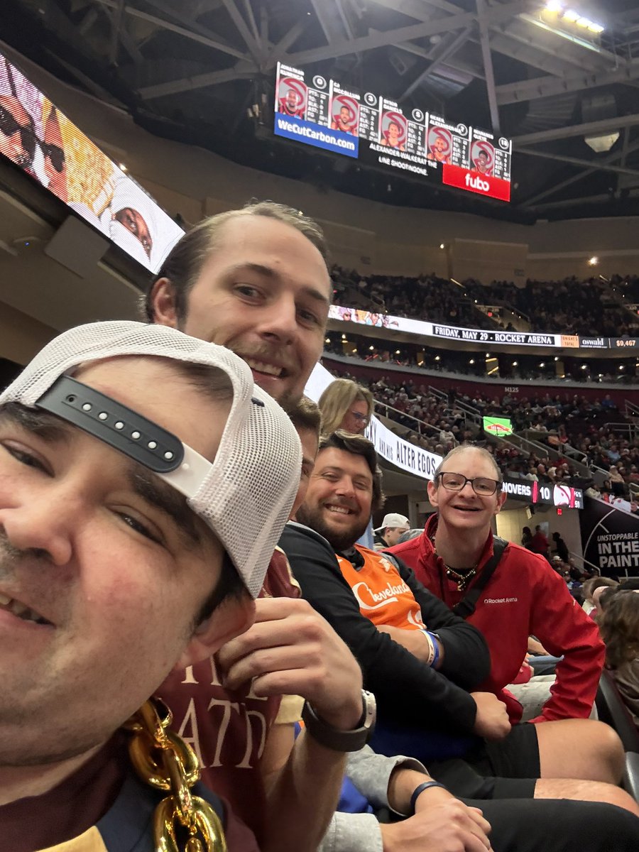 MHumphreytv's tweet photo. Cavs win tonight 122 - 116 @TC_CLE https://t.co/XGABxeLkf0