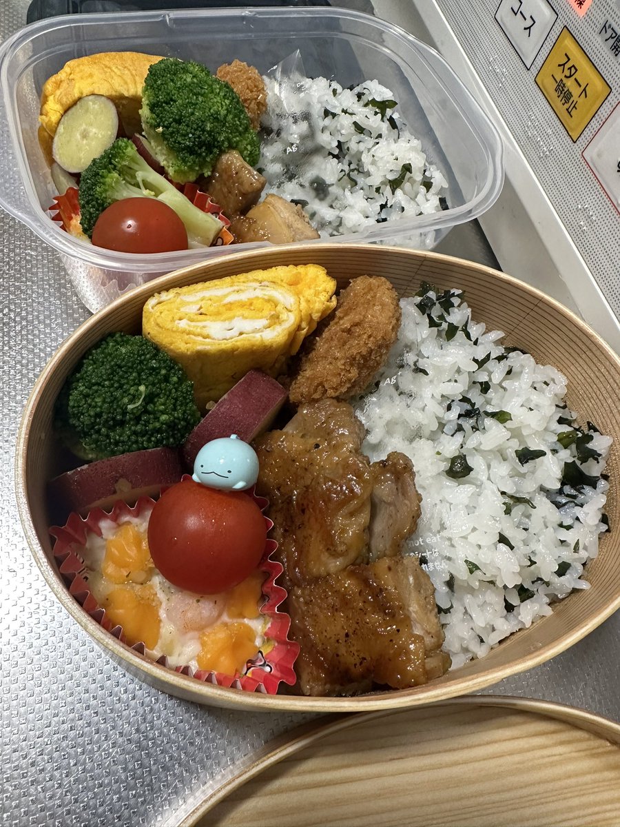 yoruka's tweet photo. 志望していた私立中学校に行けてよかったねーという喜びと、こっから６年間弁当を作り続けるのかあーというぼんやりとした絶望が交錯する春です🌸 https://t.co/EoeoyHgk7I