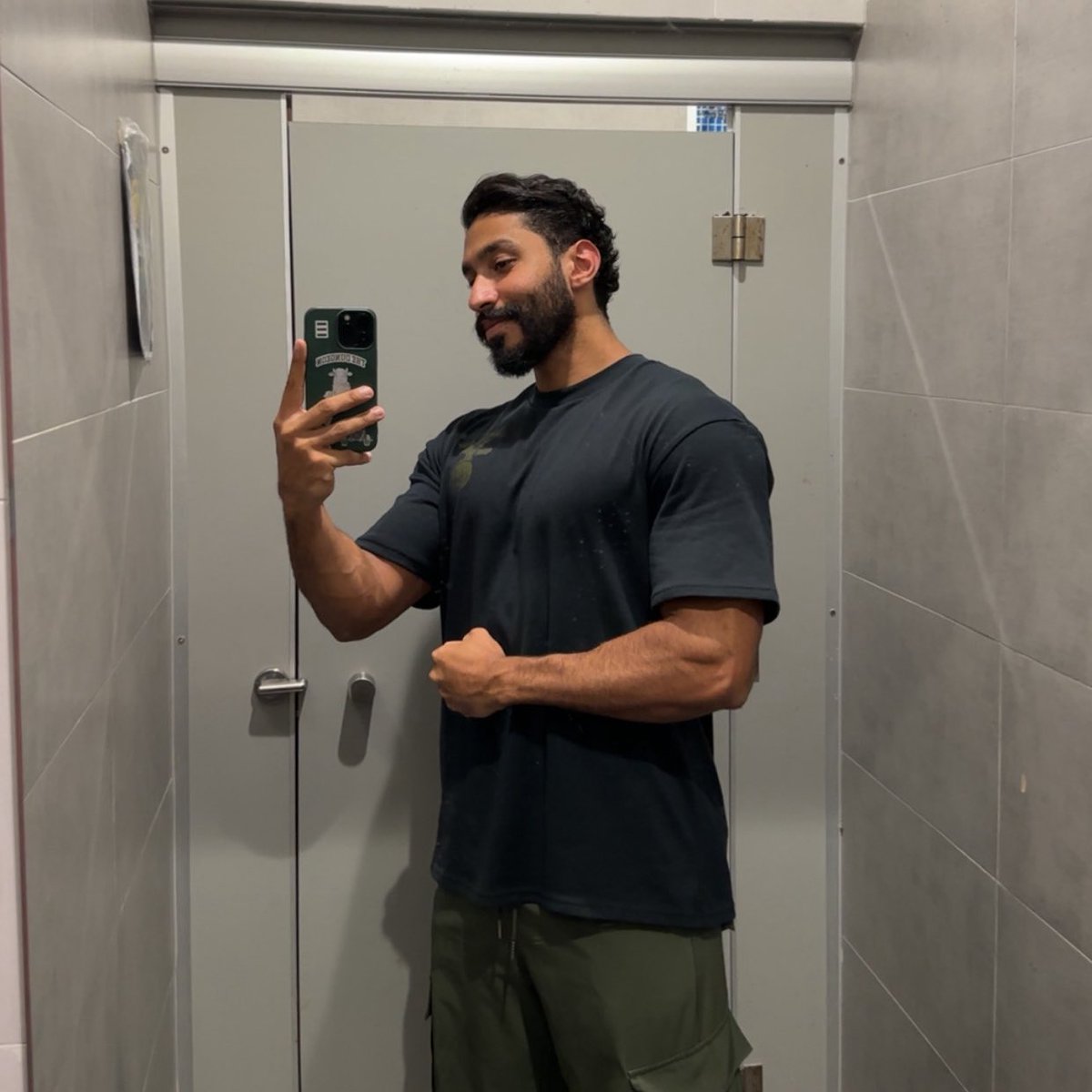 AKM27_'s tweet photo. Post Eid vibes between the beach and the gym. https://t.co/3aPlpJR9iI