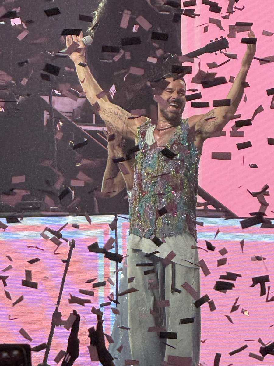edusan78's tweet photo. Una noche donde todo fue magia … @ricky_martin https://t.co/nCZFUTvg8K