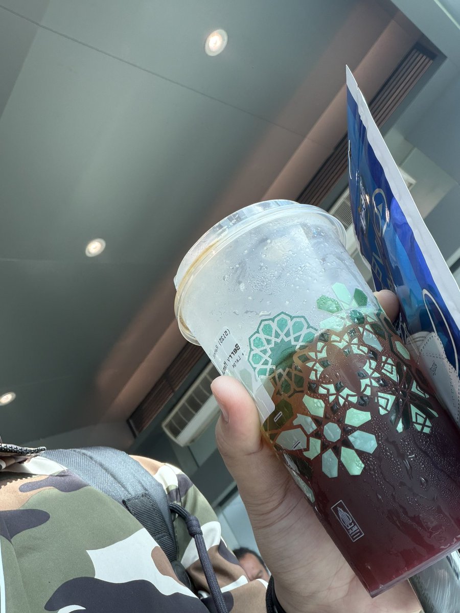 panas2mcd's tweet photo. Niat ngopi biar ga ngantuk eh malah jd tremor😭 https://t.co/mu4R68akHw