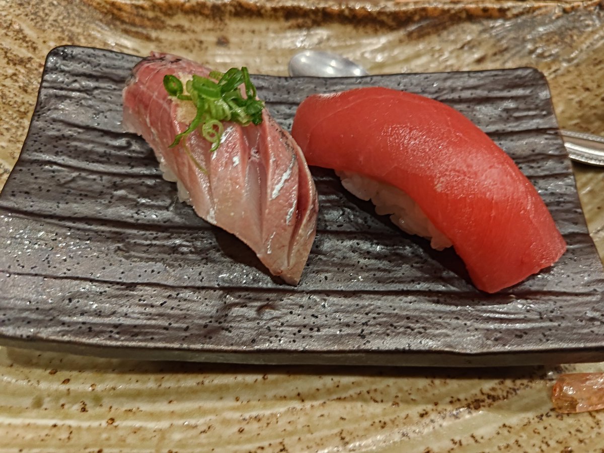 teketeke5's tweet photo. 今日はお仕事をお休みして、お寿司を食べにきました。
#寿司 https://t.co/n4KHqzt9UU