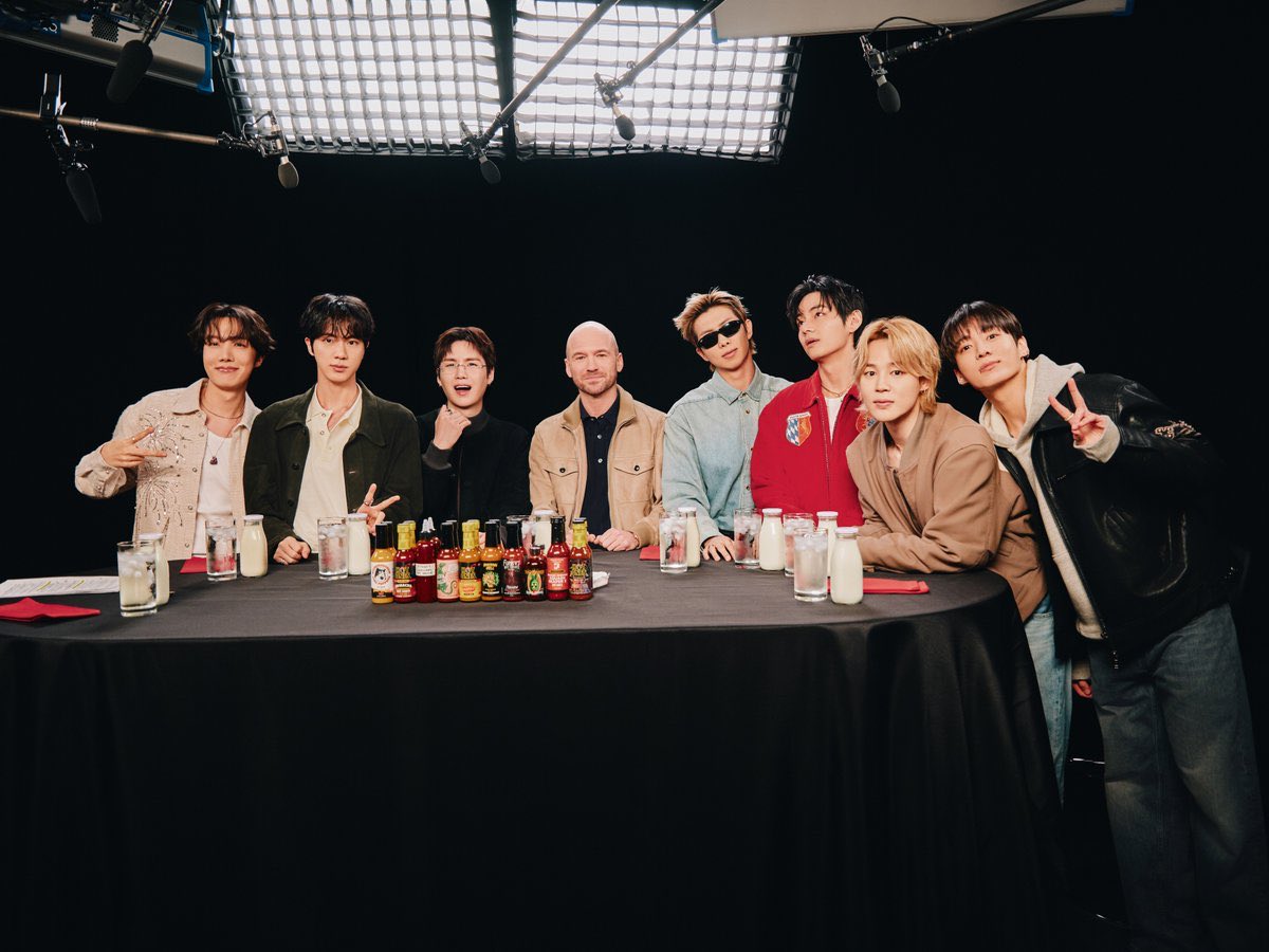 JIMINofBTSoffic's tweet photo. LAST FINAL GC FOR BTS CONCERT !! Drop your @ ( if I have time i might make just one more gc ) 

- follow me 
- retweet this post 
- follow my bu: @bts_bighit_info 
- drop your @
- I'll try to add most of y'all from the comments so be patient and if you're not added, I'll post too https://t.co/zMFmzmwzcE