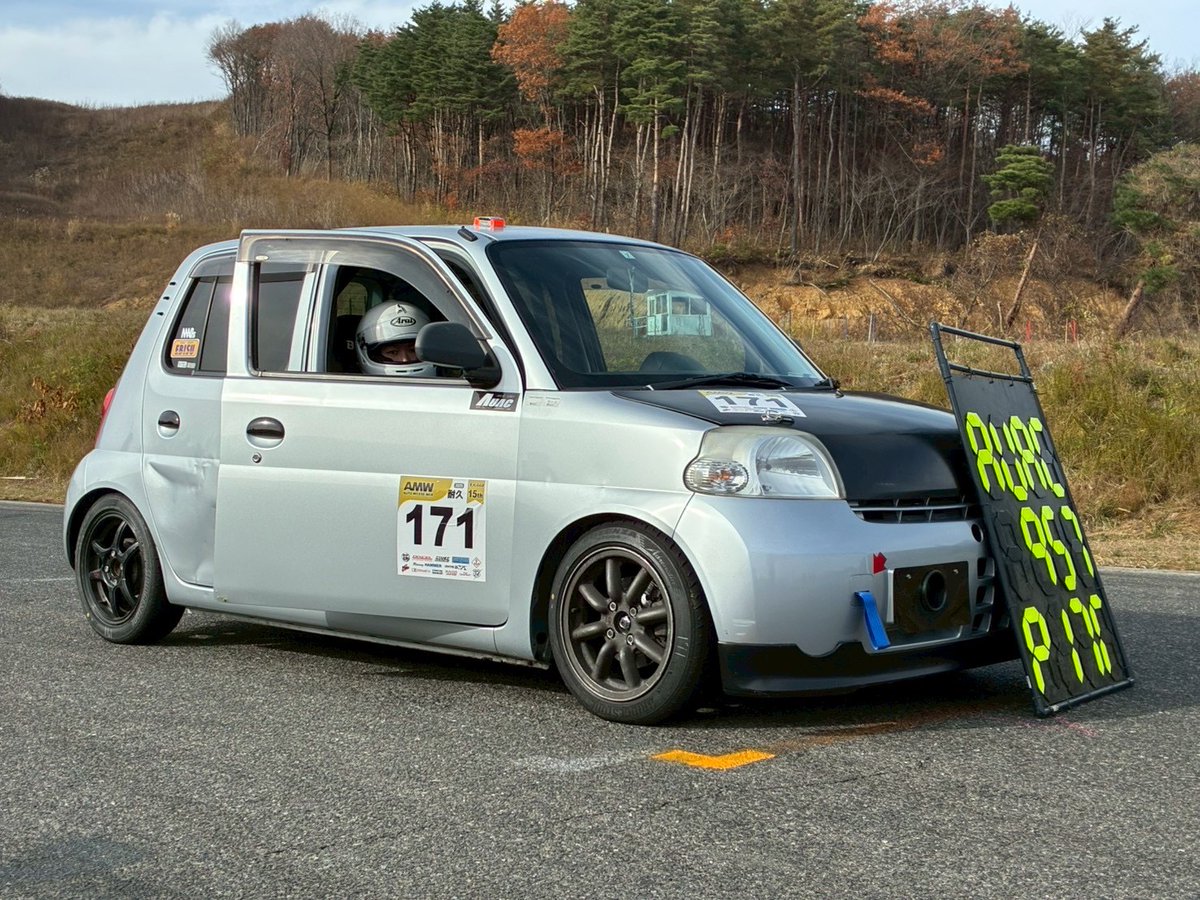 AUAC2014's tweet photo. OB紹介①
オオキ
2024年卒業
進路　ベアリング関係会社
車種　naロードスター、エッセ
我らの大先輩でありエッセの達人である
ドリフト、グリップどちらもできるオールラウンダーであり今年も東北６６０へ参戦している
ｲｶﾁｨーnaを唐突に納車していたので協和でお待ちしております https://t.co/WTPqZqJ9xt