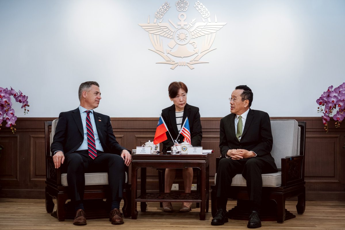 YDN_NEWS's tweet image. 🇹🇼Minister of National Defense Wellington Koo welcomed the @RepublicanStudy National Security Task Force delegation, led by Rep.  @ZachNunn   and Senator @Jim_Banks on April 8. They discussed critical issues including special #defense budgets,  #security cooperation , and the