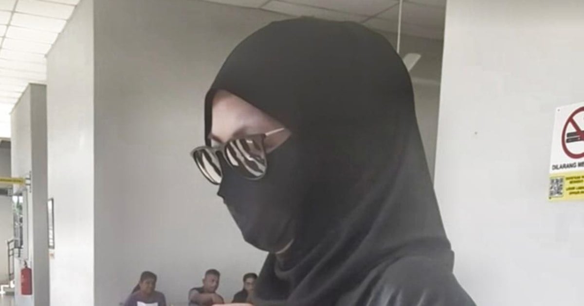 hmetromy's tweet image. #rap Pelakon Azar Azmi tampil membuat penjelasan berhubung situasi terkininya yang berdepan dugaan hidup selepas ditahan pihak berkuasa berkaitan kes penipuan, Mac lalu.
 hmetro.com.my/rap/rapextra/2…