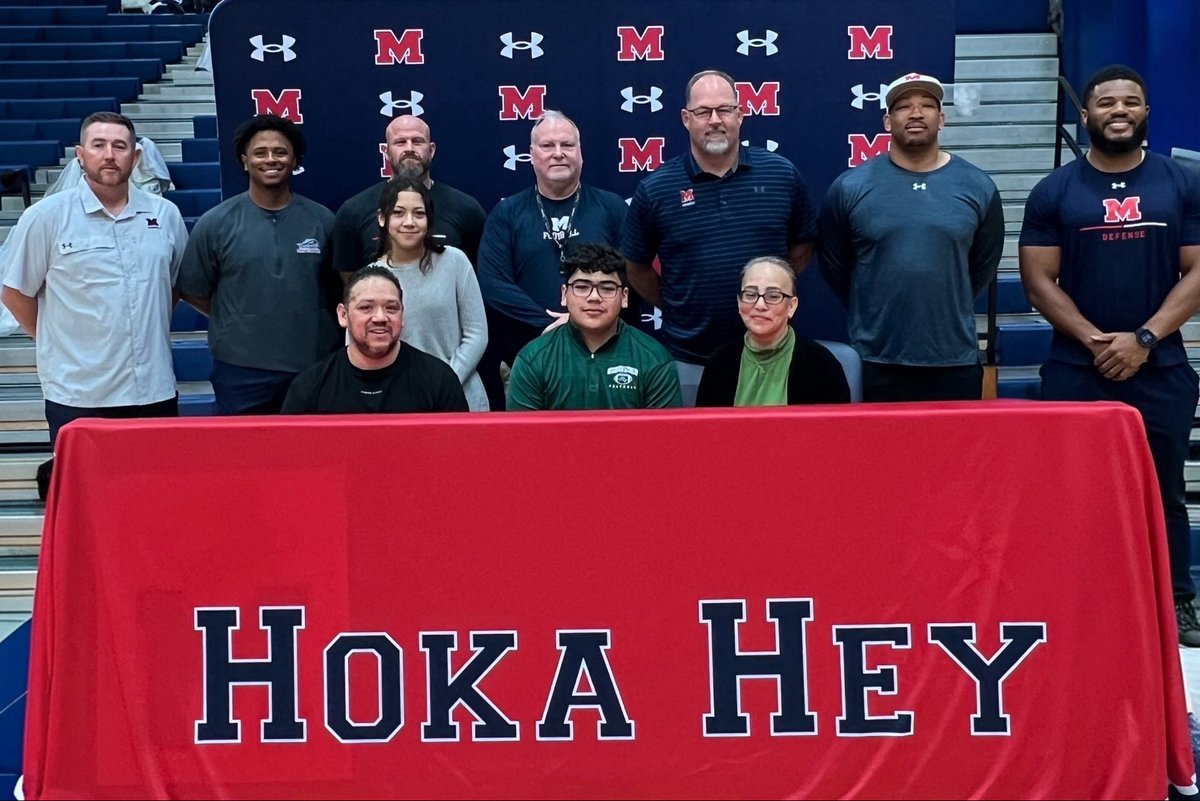 HokaHeyFootball's tweet photo. Huge congratulations to @NoahCantu1007 on officially signing to continue his gridiron journey with @WLC_Football! From the Friday night lights at @ManvelHS to the next level, your work ethic has truly paid off. Wisconsin is getting a playmaker!

@CoachKirkMartin
@ManvelHS
@AlvinISDAth
 @ManvelHSabc 
#recruitmanvel #family