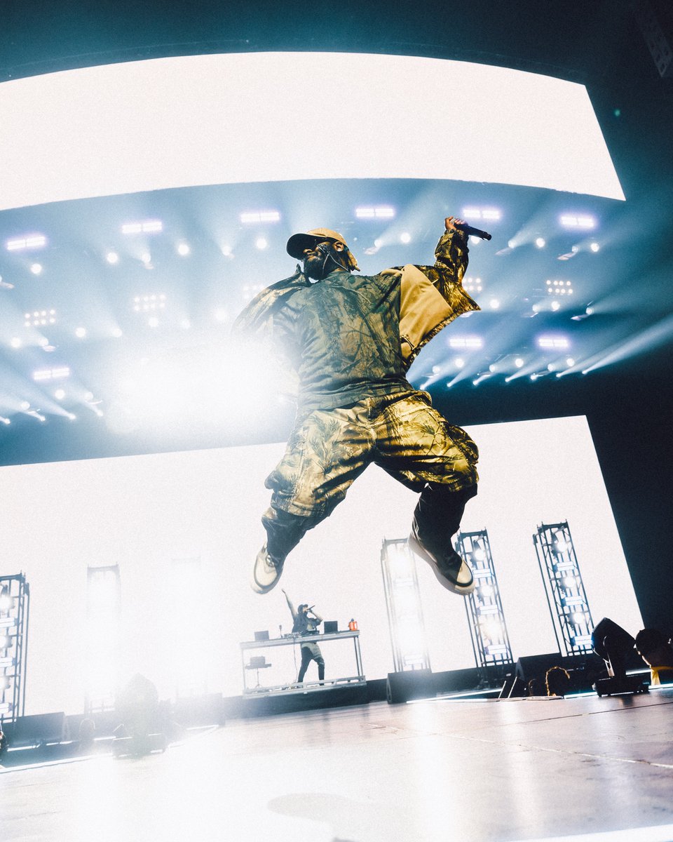 FreelyFest's tweet photo. 🐐🐐🐐 @tpain

📸 @dusanaris https://t.co/6Wx5mcPW5e