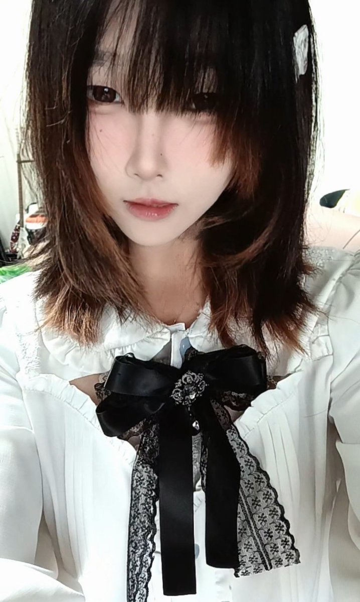 nshu294030's tweet image. 要是人也有尾巴就好了，我的意思是露出一点破绽吧，让我知道你也在想我 #4i #4i女攻 #S （好像有点酒精过敏）