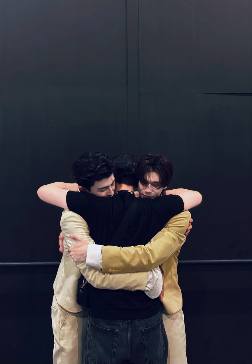 peach and milk 🍑 tweet media