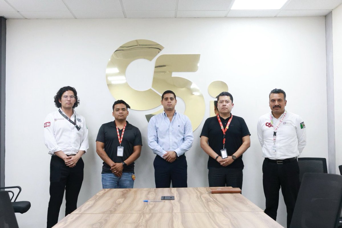 C5i_Oaxaca's tweet photo. En las instalaciones del @C5i_Oaxaca, nuestro Director General, Jaime González Estudillo (@jaimeglezest), recibió a representantes del área de Protección Laboral y Patrimonial de la cadena OXXO.

Durante el encuentro se destacó la importancia de mantener una coordinación permanente en materia de seguridad, con el objetivo de fortalecer la prevención y la atención oportuna de incidentes en sus diferentes sucursales.

En el C5i Oaxaca, seguimos fortaleciendo alianzas estratégicas para brindar mayor seguridad a la ciudadanía.

@salomonj @GobOax @SSPC_GobOax