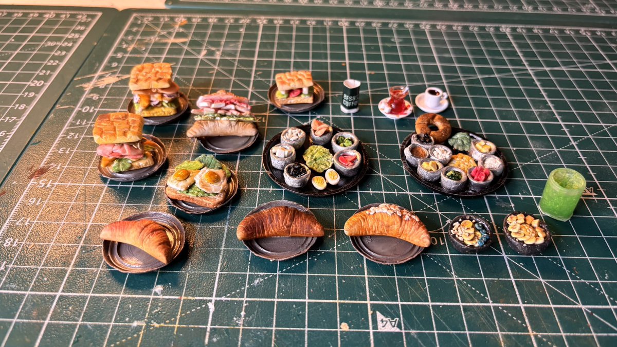 Ben bu menü için yemeklerin minyatürünü yapma işini sevdim ama yeni bir kafe restoranla henüz başlayamadık😔 Çok ilgisini çekecek kafelerin işletmelerin olduğunu biliyorum rt yaparak beni karşılarına çıkarır mısınız?🥹