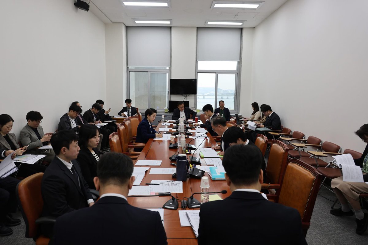 황정아 tweet media