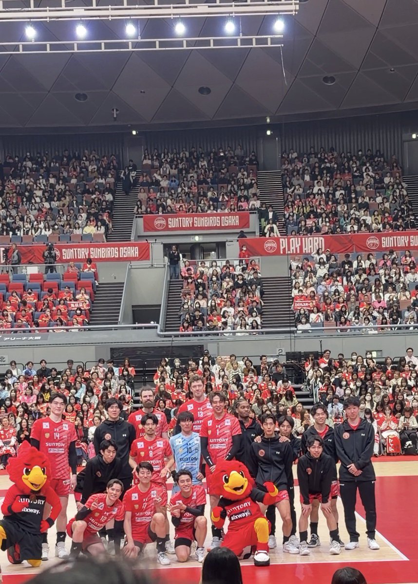 kaoyanun's tweet photo. ﾎｰﾑｹﾞｰﾑ最終戦、勝利で嬉しかったのとかっしーとﾃﾞｨﾏの引退式感極まった🥲
2026.4/5

#SVリーグ
#男子バレーボール
#サントリーサンバーズ
#関田誠大 https://t.co/ezfLpiLSsp
