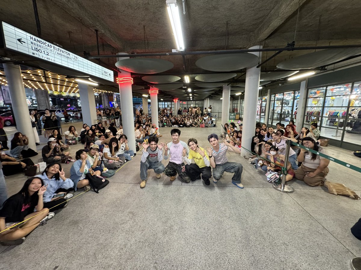 LEON BOX 📦 tweet media