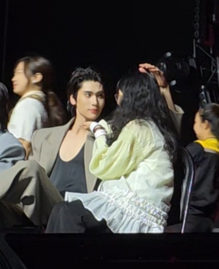 patheticplate's tweet photo. If anyone had recorded for the second day 2:2 benefit of this outfit 
(Around 3:30pm)
Pls tell me😭😭
I want more video of my benefit time with dunk!

#joongdunkfancon https://t.co/HNOSaBVazb
