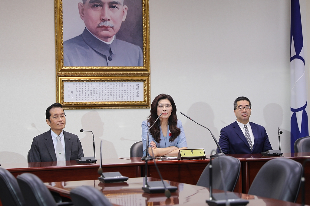 XiangshanForum's tweet photo. Cheng Li-wun, chairperson of the Chinese Kuomintang party, is leading a delegation to the Chinese mainland from April 7 to 12. It is hoped that the visit will bring a sign of relief amid intensifying cross-Strait tensions caused by dangerous provocations from the "pro-independence" separatists in Taiwan, said Wang Shushen, deputy head of the Institute of Taiwan Studies at the Chinese Academy of Social Sciences.

Wang noted that the Taiwan question is China's internal affair, and that dialogue and exchanges are in the best interests of people on both sides of the Strait. He further emphasized that if the separatists on the island continue to collude with outside forces and play with fire, they will pose the biggest threat not only to cross-Strait ties but also to the livelihoods of Taiwan residents.

Read more: https://t.co/TbR6nnsnZJ

@ChinaDaily @MFA_China @CCTV @Echinanews @globaltimesnews @CGTNOfficial @XHNews @PDChina @PhoenixTV_News @MND_China @StudyinNDUChina @SpoxCHN_MaoNing @SpoxCHN_LinJian @Consular_CHN @XisMoments @QiushiJournal @MOFA_Taiwan @ChengLiwen1112