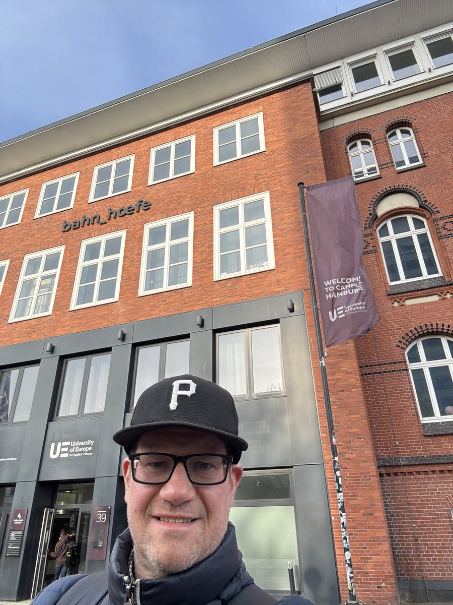 torsten_panzer's tweet photo. Early Bird lecture Part II Digital Lab @University of Applied Sciences Europe (Campus Hamburg) 
https://t.co/300sVxaMZp 😜🤘 https://t.co/nzZSs3l3AU