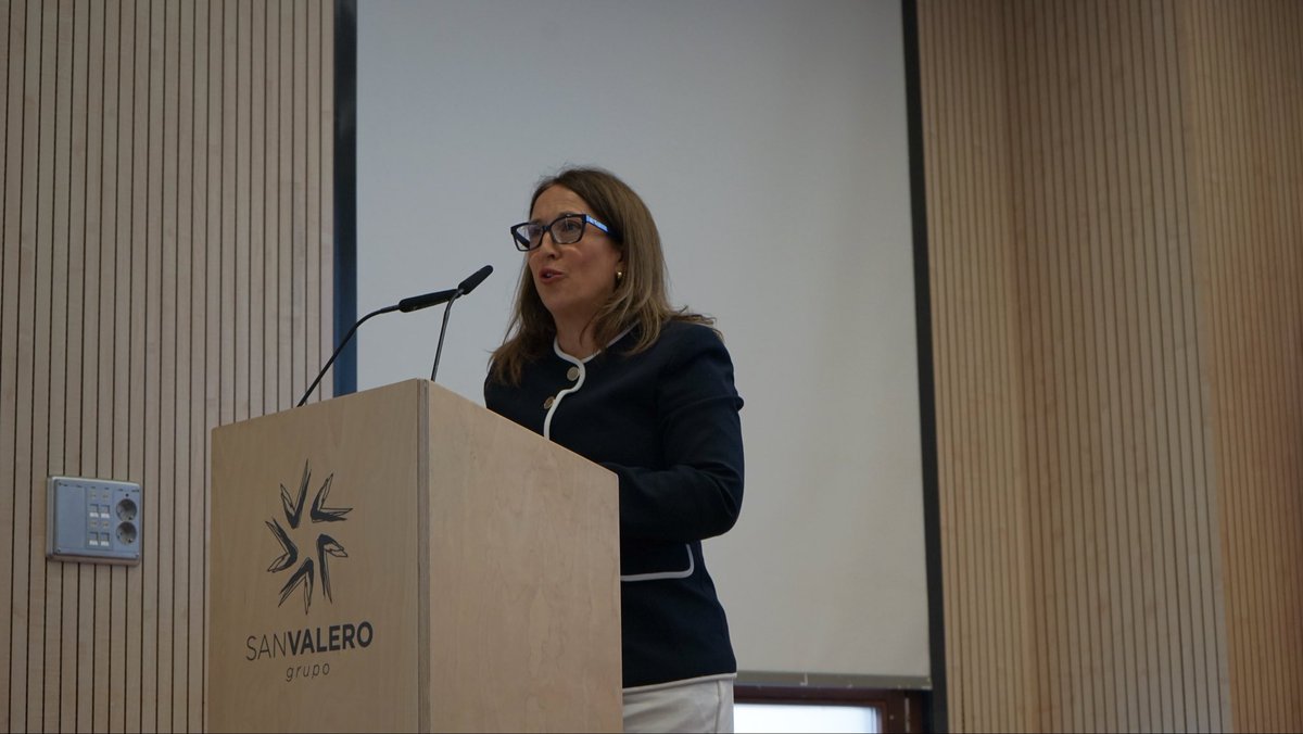 Congreso_ComRed's tweet photo. ⏰¡Congreso Inaugurado! Javier Sierra, director del Congreso y José Juan Verón, director del Grado de Periodismo en la Universidad San Jorge, dan inicio a este congreso junto a Silvia Carrascal, rectora de la Universidad. https://t.co/kbqUgVAvST