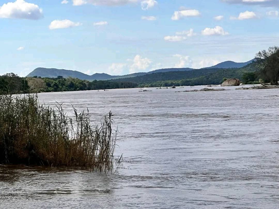 SustainWaterInt's tweet photo. Since 99 dams in Zimbabwe are ≥99.9% full, it is important for stakeholders to continue monitoring rising levels, to consider disaster prevention &amp; mitigation strategies, &amp; to devise effective water utilization and treatment methods for nearby communities.
@UNICEF @euinzim @UNDP https://t.co/BDBrCnvEj4