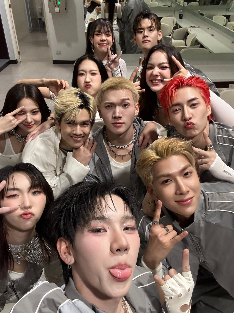 📎’33 ⁝ rest tweet media