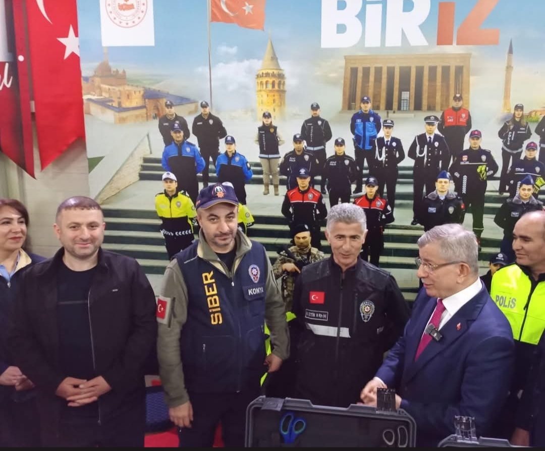 GelecekT22243's tweet photo. Genel Başkanımız Sayın Ahmet Davutoğlu ile birlikte, Konya’da bu yıl 21’incisi düzenlenen Türkiye’nin en büyük tarım fuarına katılım sağladık.
Fuar kapsamında üreticilerimiz ve ziyaretçilerimizle bir araya geldi. https://t.co/JzA7jnKYIK