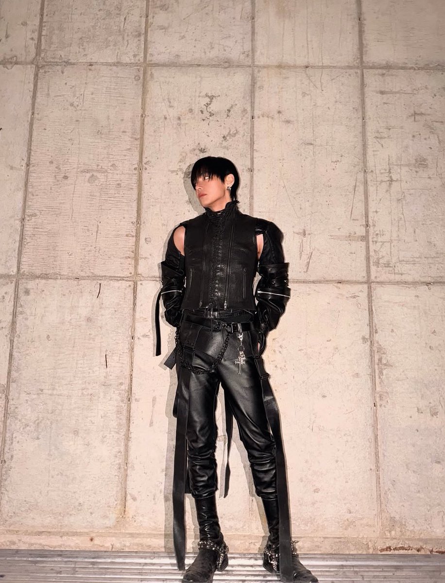 júlia arirangou 🪭 tweet media