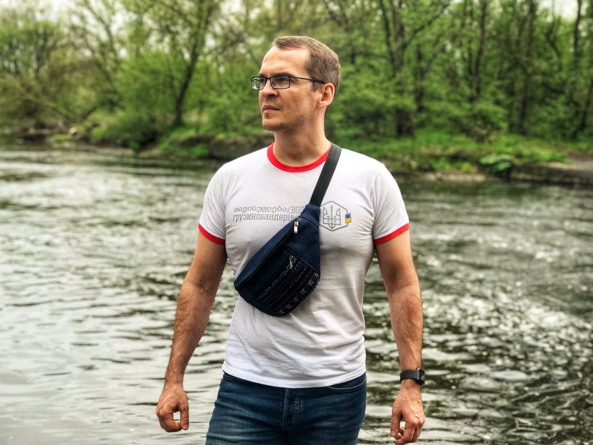 по відчуттях я зараз десь 30 відсотків від себе в нормі. багато чого ще не відновилось, і взагалі не факт що я зможу відхаркати весь той гній. але в порівнянні з тим в якому жаху я був рік тому, шлях просто приголомшливий. 

план + маленькі кроки кожного дня.