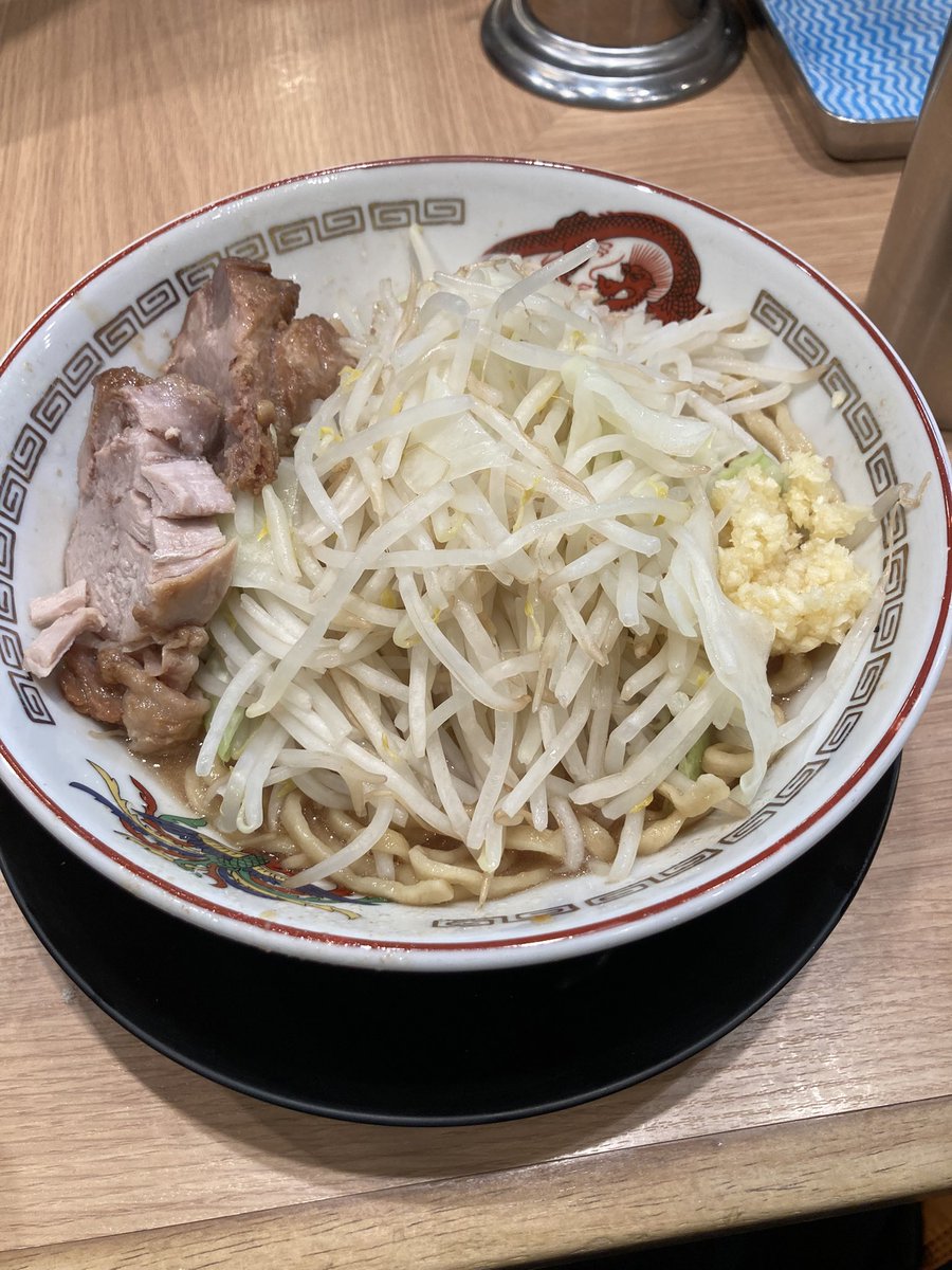 darth_investor's tweet image. 都内某所にて歩いていると急に片目の視界の8割程が白くなり、ほぼほぼ左目が見えなくなった。その間、1分もかからなかった。しかし、その後3分程で視界が回復。
これは初めての経験。
いろんな思いが交錯する中、とりあえずラーメン🍜を食べたアルね(´･ω･`)
#麺活 #TIA