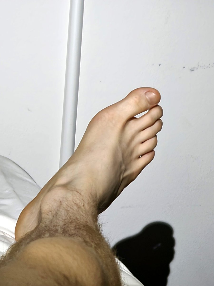 SJ18OF's tweet photo. I just got up in my hotel bed. 

#Feet #findom #gay #feetfetısh #master https://t.co/BeAeBH8AKb