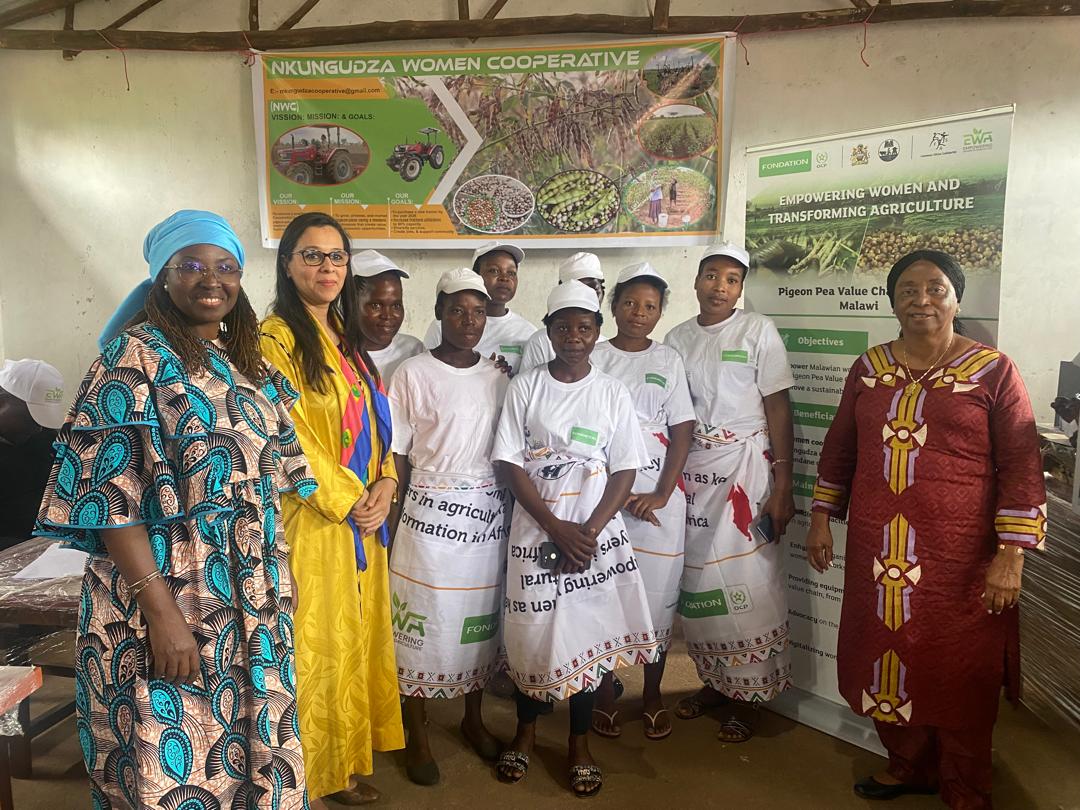 FASNGO's tweet image. #Day 2 of the EWA Malawi Pilot Project Closure Visit kicked off today at Blantyre with training and capacity-building sessions led by the Nkungudza cooperative, focusing on intergenerational knowledge transfer to empower youth to take over and sustain community initiatives for